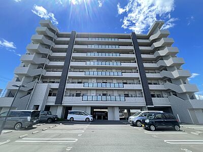 外観:2020年10月建築の気品漂うSRC構造8階建のマンションでエントランスには高い防犯性を誇る先進の顔認証システムを採用しており洗練された佇まいが住まうことのステータスと高い安心感を与えます( 外観:2020年10月建築の気品漂うSRC構造8階建のマンションでエントランスには高い防犯性を誇る先進の顔認証システムを採用しており洗練された佇まいが住まうことのステータスと高い安心感を与えます(