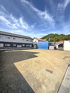 外観：【建築条件なし】約71坪の土地で平屋建築可能♪スーパー・ドラッグストア徒歩圏内♪