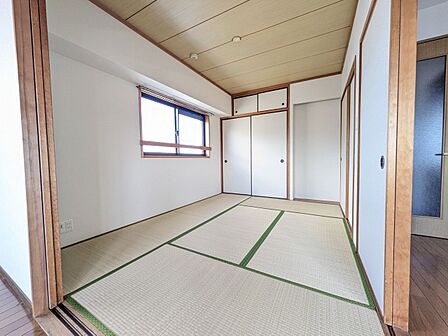 リビング横には使い勝手のよい和室を配置
