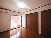 洋室6帖　こちらもフローリングのお部屋です