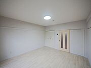 洋室　収納付きなのでお部屋を広く使えます。