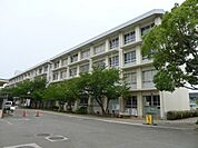 松山市立久枝小学校 714m