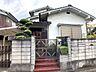外観：玄関には門扉付♪防犯対策にもなりますね♪