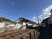 港山駅 1481m