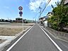 外観：前面道路は幅5ｍあり、車の通行や駐車もしやすいのが魅力です♪毎日の車の出し入れがラクで快適に過ごせます♪
