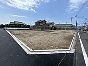 分譲地内には東西に通り抜けができる道路があります♪車の出入りもスムーズで便利です♪
