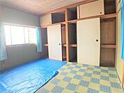 2階6帖の和室です♪2つの押入れで収納力が高く、生活空間を広く保ちながら快適に過ごせる和室です。