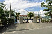 東温市立重信中学校 1045m