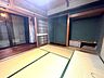 室内：1階6帖の和室です♪大きな窓がついているので、暖かな光が差し込みやすいですね♪
