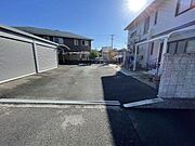 敷地内駐車3台以上可♪敷地は100坪を超える広大な土地です♪