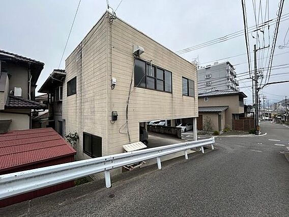 松山市内の銀行...