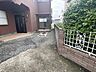 外観：敷地内駐車2台可♪前面道路は限られた方の利用が多いのが防犯面でも嬉しいですね♪