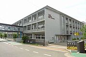 砥部町立砥部中学校 1376m