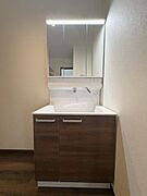 洗面室と脱衣室が独立した間取りのため、入浴中でも気兼ねなく洗面台を使えます♪快適な水回り動線を実現！