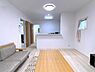 リビング/ダイニング：人気の平屋住宅♪ワンフロアで暮らしやすく、快適に過ごせる住まいです♪LDKは14帖♪
