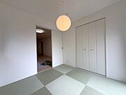 リビング横にある約4.5帖の和室です♪