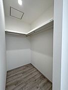2階約6帖洋室にあるウォークインクローゼットです♪