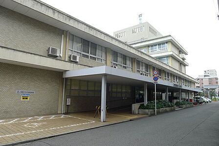 社会医療法人真泉会松山まどんな病院 304m