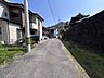 外観：前面道路は南側で日当たり良好な立地です♪駐車4台可で、家族が1台ずつ持ったり、急な来客にも安心です♪