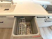 ※食洗器イメージです。SUMiTASの新築戸建には食洗器が備え付けられております♪食器を洗う時間を短縮♪家族との憩いの時間に繋がりますね♪