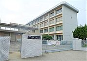 松山市立たちばな小学校 870m
