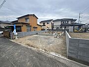 小学校近くにあります新築戸建です♪近隣に公園もあるので、子育て世代にも嬉しい立地です♪