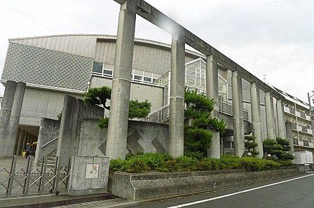 松山市立道後小学校 798m