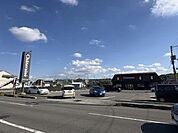 シャトレーゼ 松山西店 895m