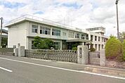 東温市立川上小学校 1142m