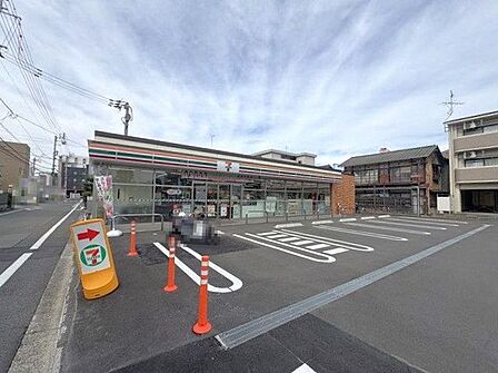 セブン-イレブン 松山雄郡小学校前店 359m