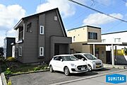 土屋ホーム旧施工。駐車スペース4台分あります。（車種による）