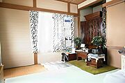 【和室1】（居住中のため家具削除しCG加工）リビングを挟んで両側に和室があり、多用途に使用できます。