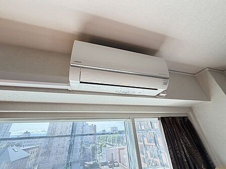 (家具削除しCG加工)リビングにはエアコンが完備されており、近年の暑い夏場も快適に過ごせます。