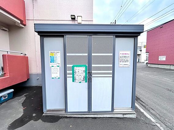 敷地内にゴミス...