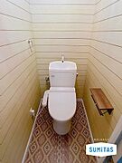 トイレで考え事をしたりスマホを操作したりするのは、心から落ち着くからこそできることです。