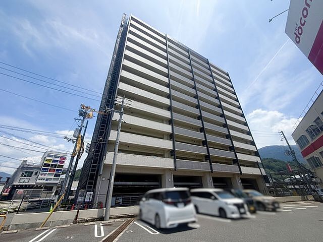 8 / 15