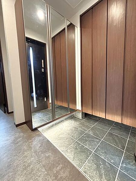 玄関を拡大表示