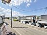 その他：青空が広がる開放的な2階からの眺望。前面道路が広く向かいとの距離があるため圧迫感がありません。