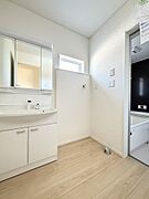 家族で使う場所だからこそ、洗面所には見た目以上の快適さが求められます。