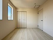 子ども部屋として使う時期を過ぎても役割を変えやすく、長く無駄なく活躍してくれる空間です。