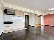明るさと広がりを感じるリビングは、暮らしの満足度を高めます。