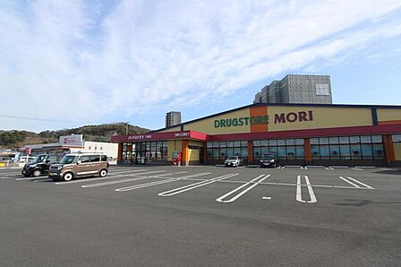ドラッグストアもり下郡店 653m