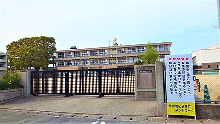 大分市立日岡小学校 787m