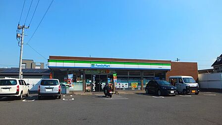 ファミリーマート 六坊北町店 909m
