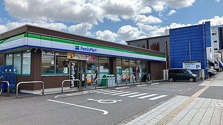 ファミリーマート大分南津留店 530m