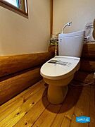換気に便利な窓付きトイレ◎