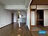リビング/ダイニング：カウンター下収納付きで何かと助かりますね♪