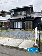 重圧感のある黒い外壁です。和モダンなスタイルです。
