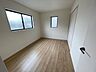 室内：居室は子供部屋や趣味のお部屋としても活躍♪ハンガー掛けや小物置きがついたクローゼットも大容量♪