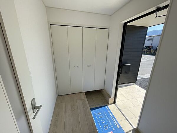 玄関を拡大表示